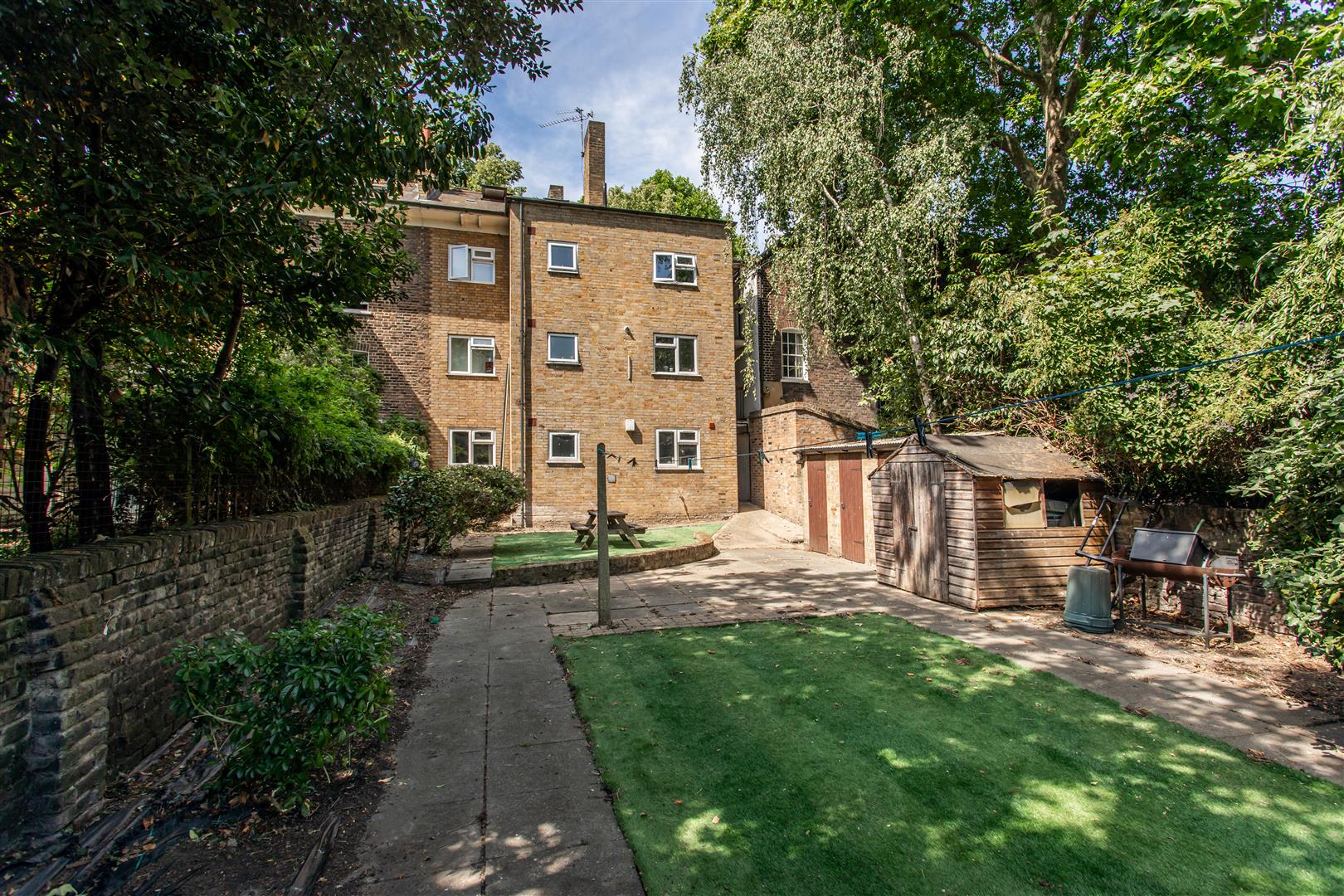 Rhondda Grove, Mile End